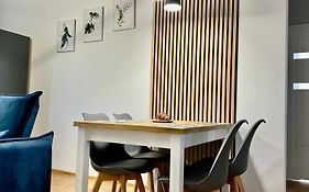 Blue Zone Apartment With Free Parking, Balcony And Garden